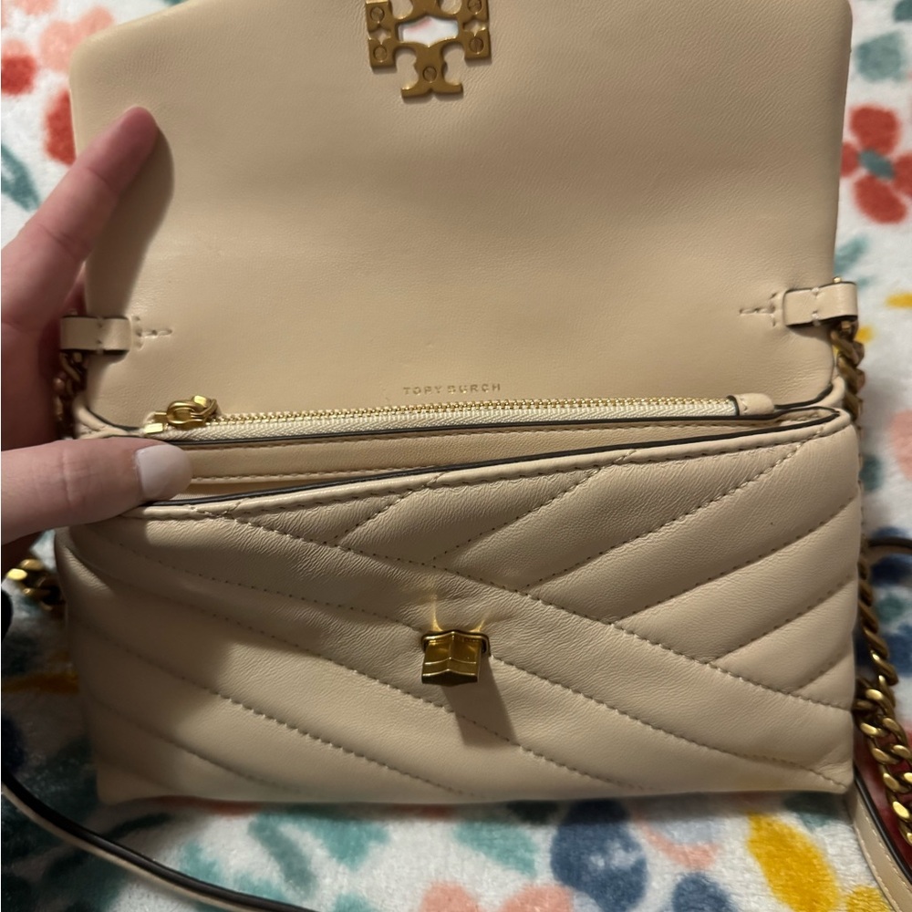 Tory Burch Beige Quilted Crossbody Bag - Picture 2 of 5